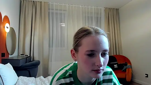 XXX chat uživo modela TraceeRebollar