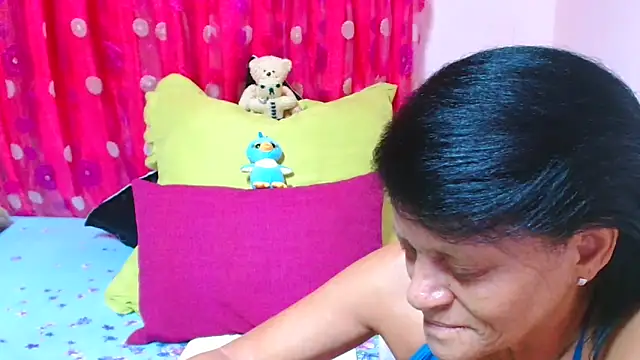 Show modela SLUTTYROXY na web-kameri