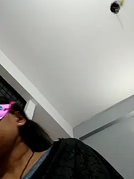 Shivani_hotty élő XXX-chatje