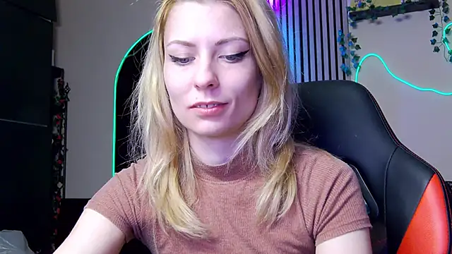 karo123421 élő XXX-chatje