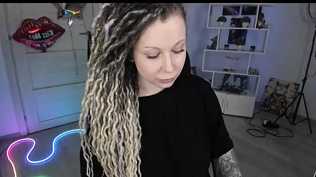 Chatroom XXX en direct de HoneySallyMoore