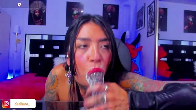 Kadarah – Naživo XXX chat