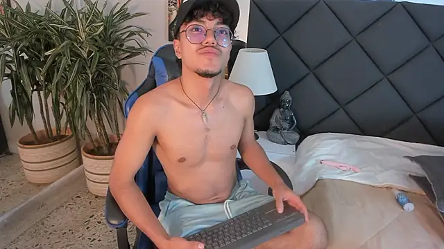 Chatroom XXX en direct de kai_storn