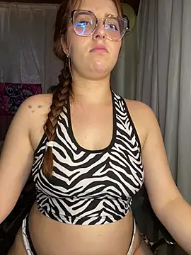 XXX chat uživo modela CoraVibes