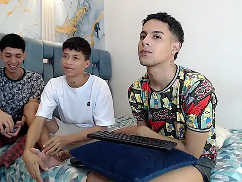 GOLD_BOYS Pertunjukan Webcam