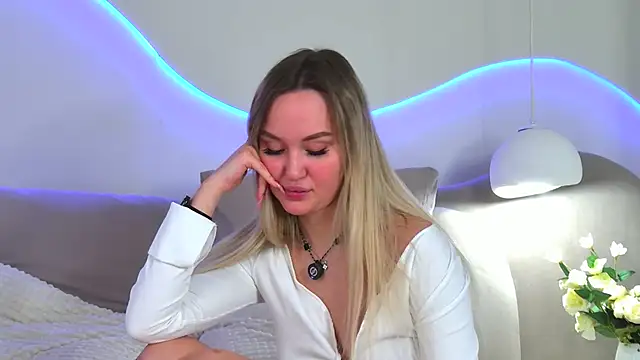 Chat +18 de JuliaHotter ao vivo