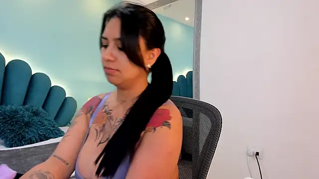 sharlott18 Live XXX Chat