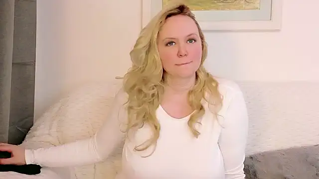 Sarah4you live XXX chat