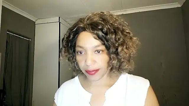 Lillyan_N – Naživo XXX chat