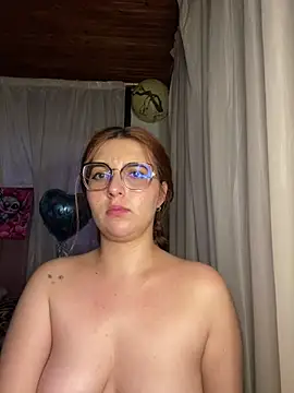 XXX chat uživo modela CoraVibes