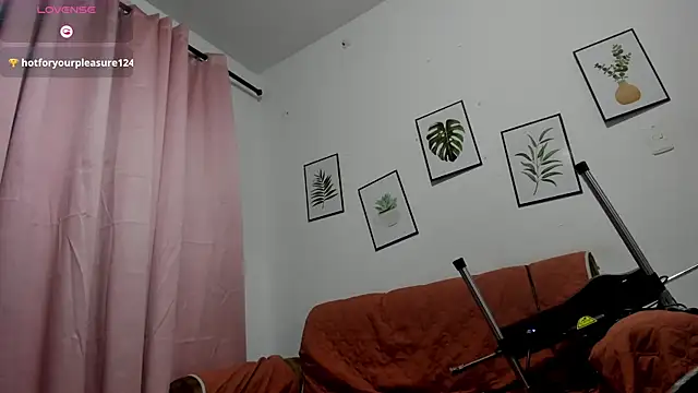 DomenicaW Live XXX Chat