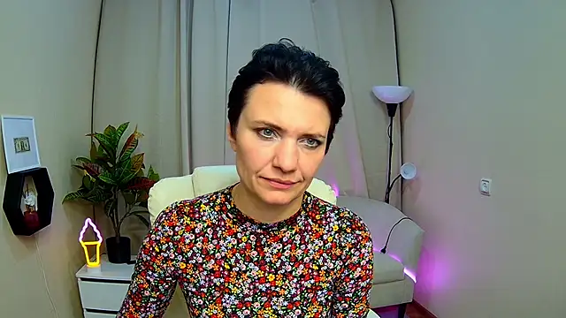 AvaSaturnian Chat XXX live