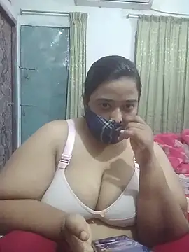 momo_loves Adlı Modelin Canlı XXX Sohbeti