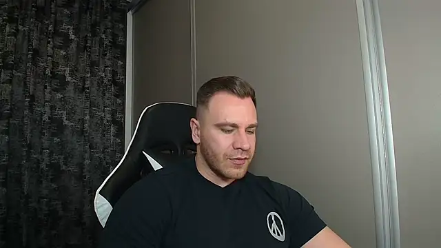 Thori92 Show in webcam