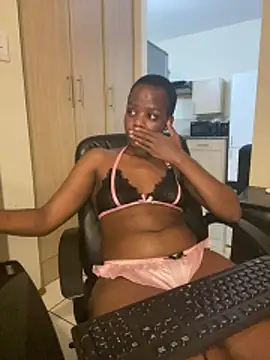 XXX chat uživo modela RoyalZuluDesire