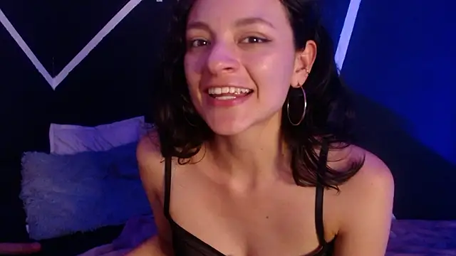 Vyoleta22 Adlı Modelin Canlı XXX Sohbeti