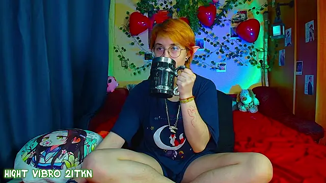 TrickyKitsune élő XXX-chatje