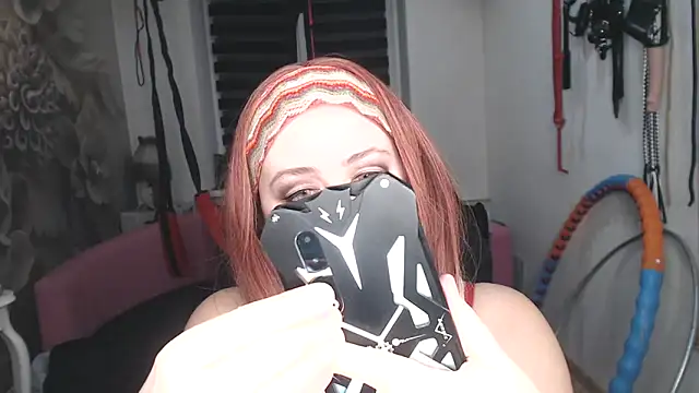 MISSwithDOLLS élő XXX-chatje