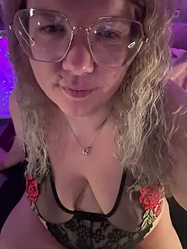 Webkamerová show CurvyAnonymousGirl89