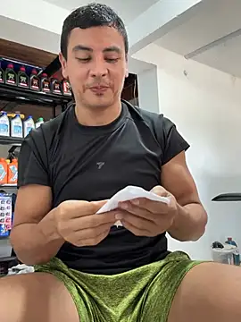 Paul22cm- Adlı Modelin Canlı XXX Sohbeti