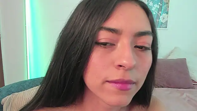 Chat +18 de canelleGarces ao vivo