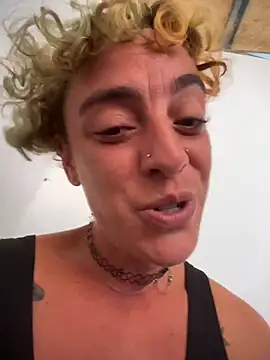 Chat XXX ao vivo de SalyTredelMonte