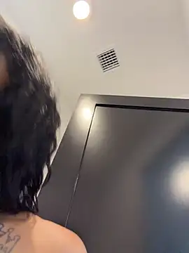 Show modela FerrariFrench na web-kameri