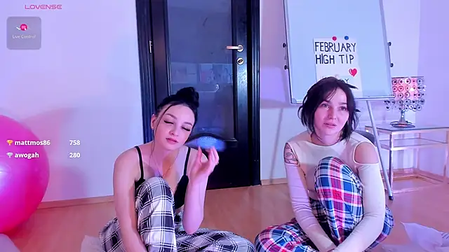 Peanaughtyn Live XXX chat