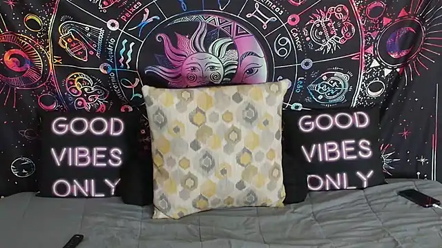 Show modela RENAESPLEASUREPALACE na web-kameri