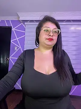 MiiaaJoness' Live XXX Chat