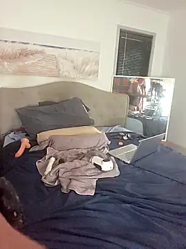 Pokazy przed kamerką – Handsolo_porn