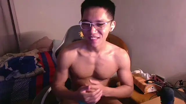 iron0401 Live XXX Chat