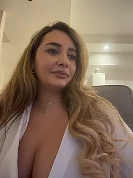 Show de YaaraCollins na webcam