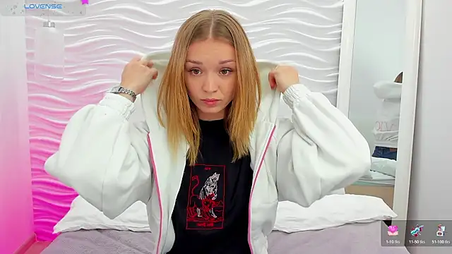 VirginOlly Chat XXX live