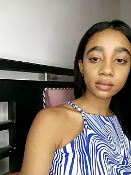 Show de Zoe_Sweett18 na webcam