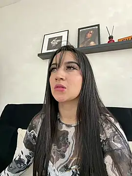 EmmyEvans1 Adlı Modelin Canlı XXX Sohbeti