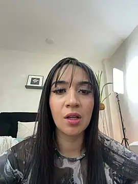 EmmyEvans1 Adlı Modelin Canlı XXX Sohbeti