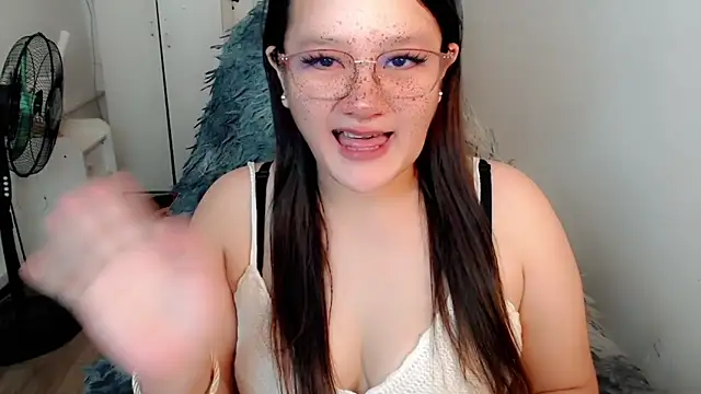 UrLovelyWetPussy Show Webcam