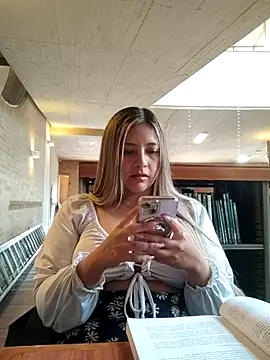 alana_69 লাইভ XXX চ্যাট