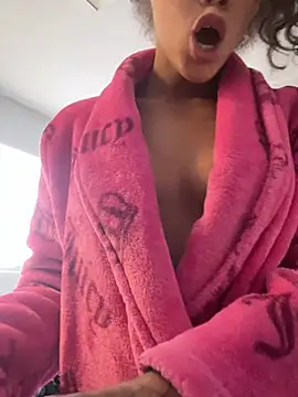 Tamiii420 Adlı Modelin Canlı XXX Sohbeti