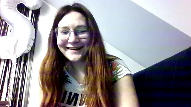 Show modela MiaCuteGirl na web-kameri