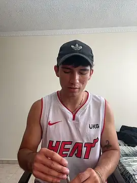 XXX chat uživo modela ChicoMaloFfF