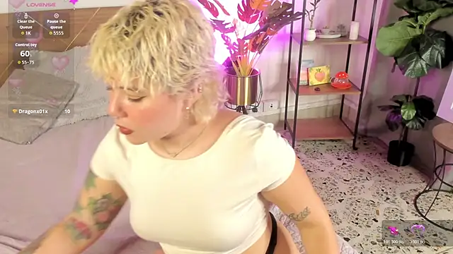 แชท XXX สดของ Amy_art