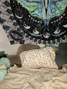 SuzyCatzz Show in webcam