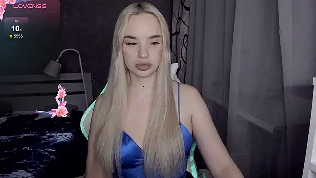 KiraKrox live XXX chat