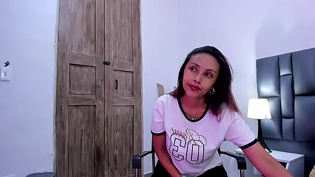 valeriasweet_ 即時 XXX 聊天