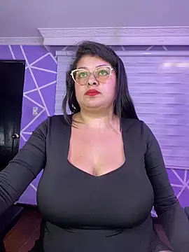 Chat XXX en directo de MiiaaJoness