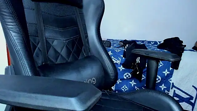 Tommy_Bred Pertunjukan Webcam