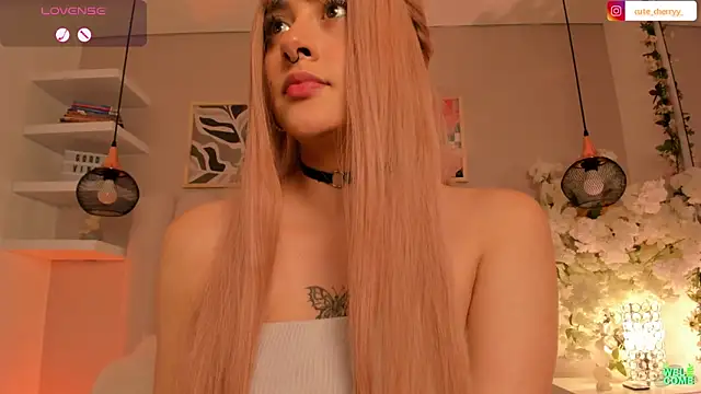 XXX chat uživo modela cute__cherry_