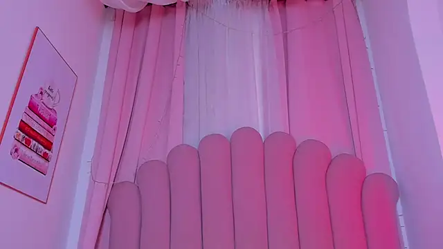 NicoleMadrird Show in webcam